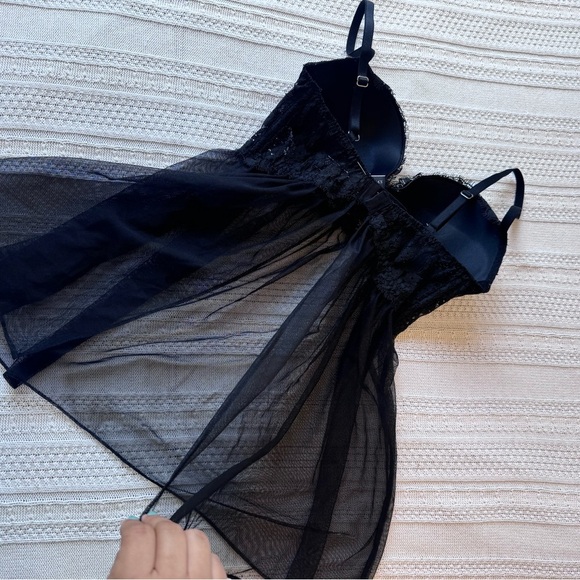 Elegant Black Lace Babydoll - Picture 4 of 7